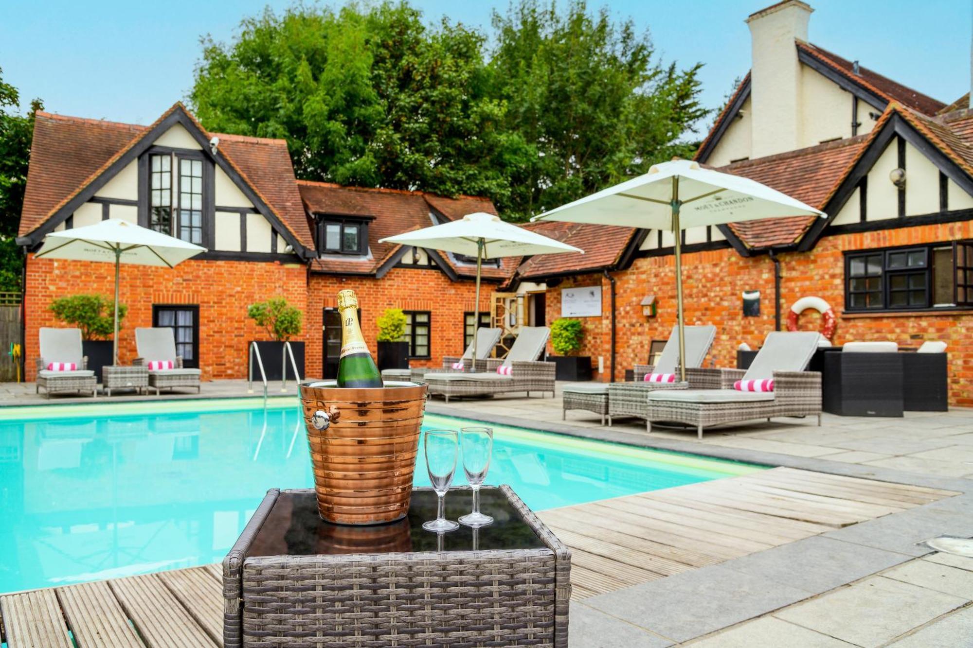 คาร์มา แซงก์ทัม ออน เดอะกรีน Hotel Cookham Dean ภายนอก รูปภาพ
