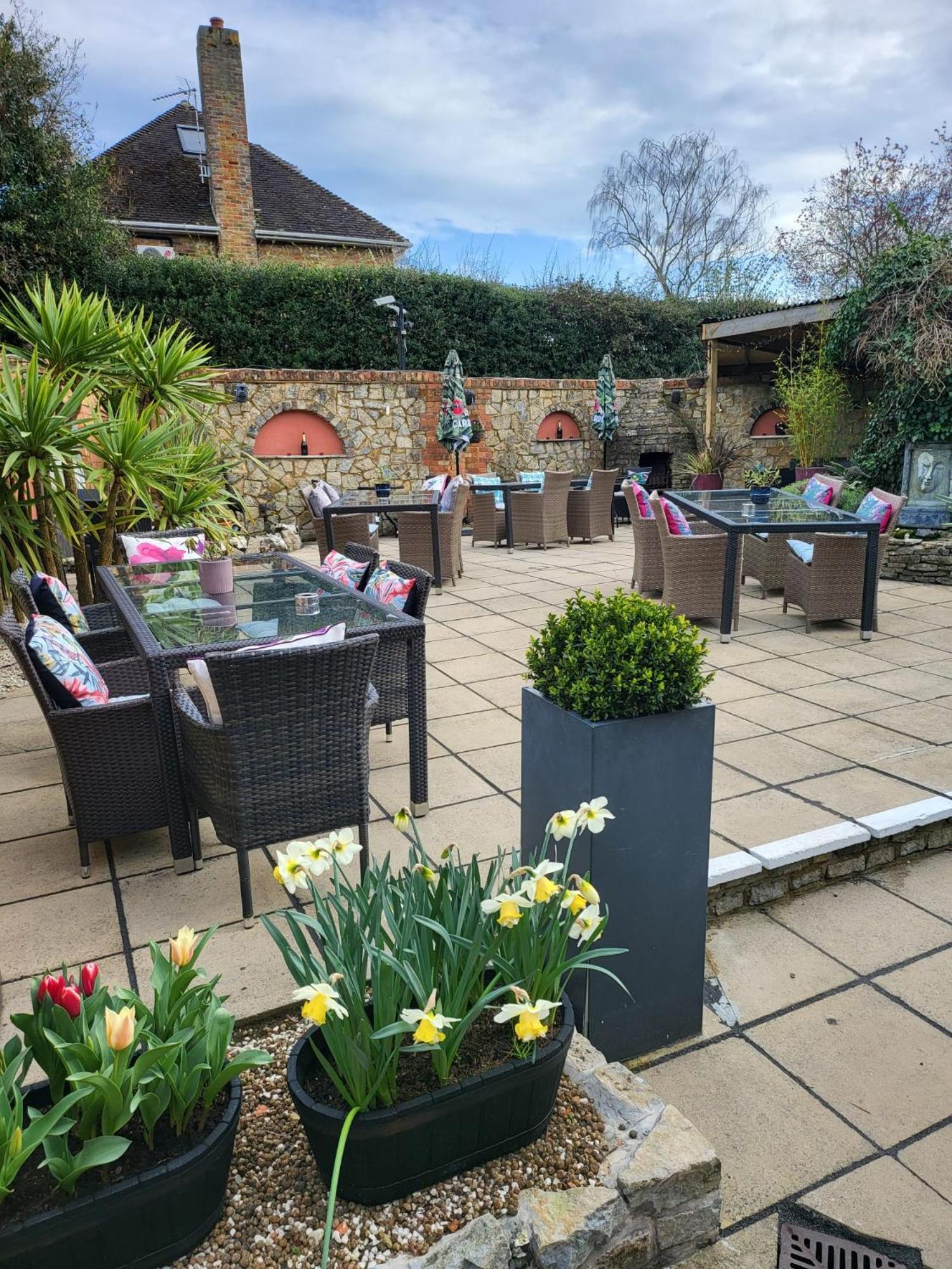 คาร์มา แซงก์ทัม ออน เดอะกรีน Hotel Cookham Dean ภายนอก รูปภาพ